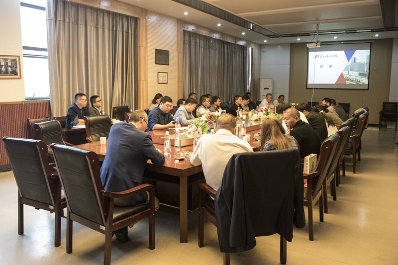 金鵬建設集團項目管理公司召開4月份月度例會暨財務、商務培訓會